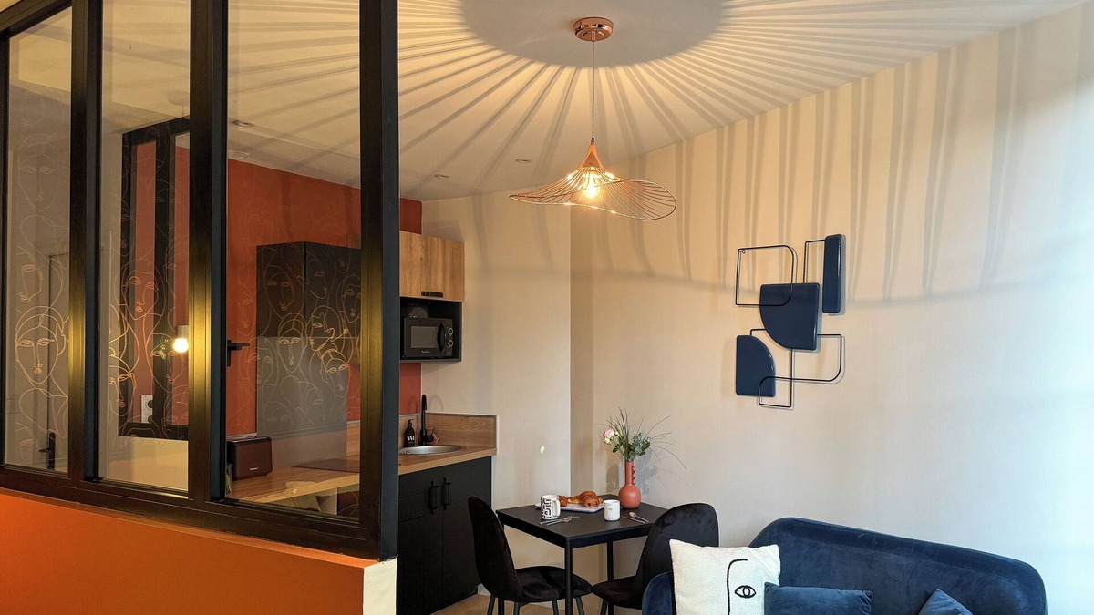 Centre Ville Apartment | Cozy Niort Tuscan Red Studio cocooning