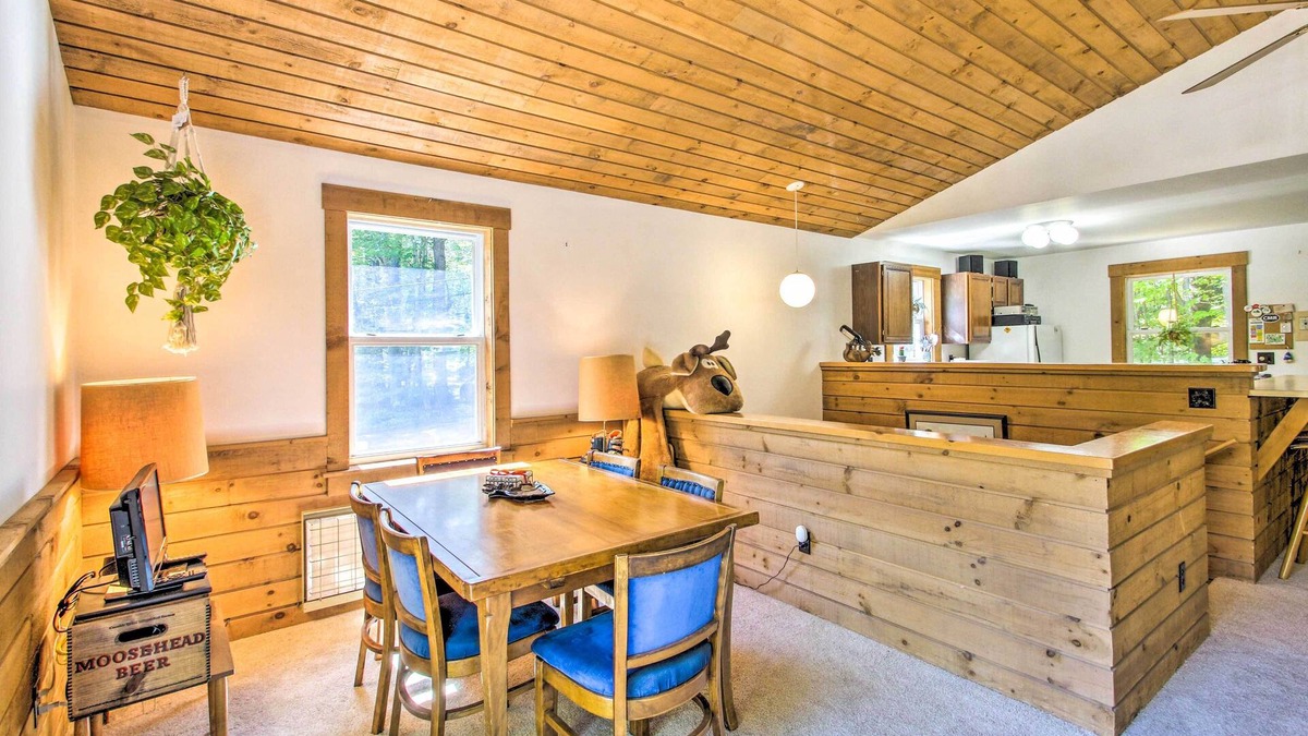 Cranmore Birches Cottage | Cozy North Conway Home: Walk to Slopes & Dtwn