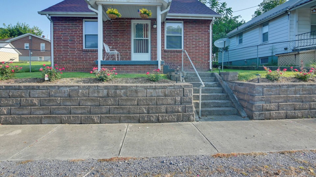 Southern House | Cozy North Tazewell Home Rental on Clinch River!