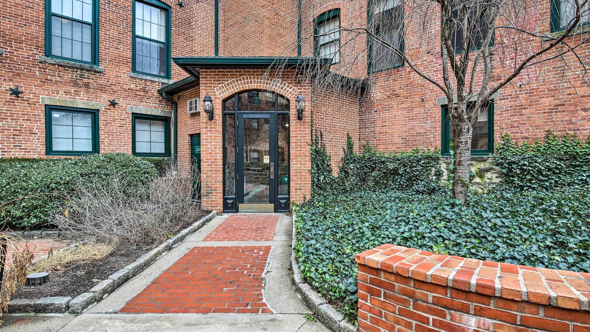 Norwalk Apartment | Cozy Norwalk Studio ~ 3 Mi to Beach!