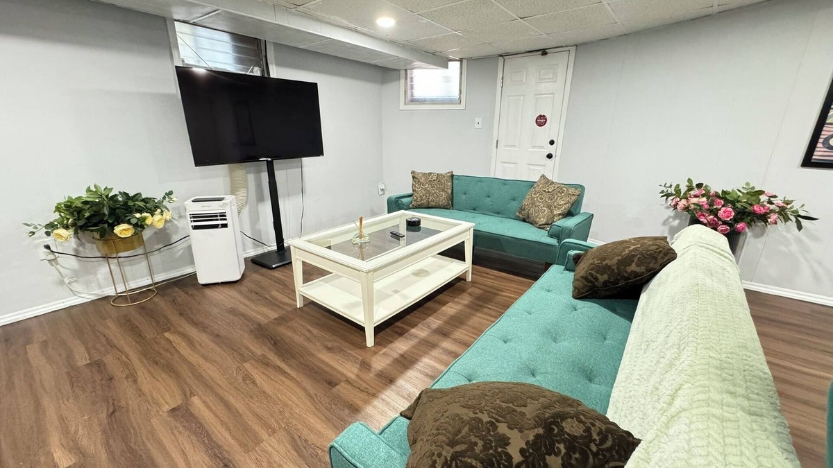 North Bergen Apartment | Cozy NYC-Themed Escape in North Bergen – Minutes from Midtown Manhattan!