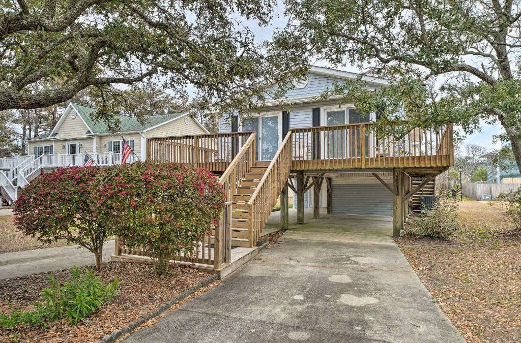Yaupon Beach House | Cozy Oak Island House Less Than 1 Mi to Beaches!