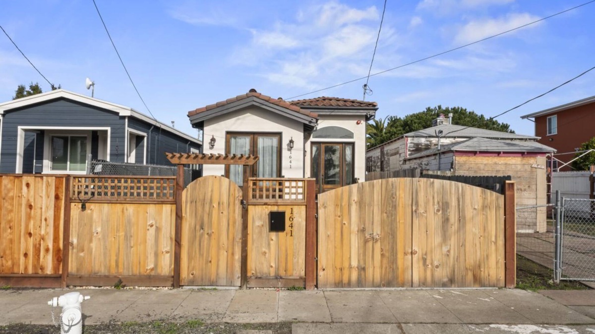 Oakland House | Cozy Oakland Home