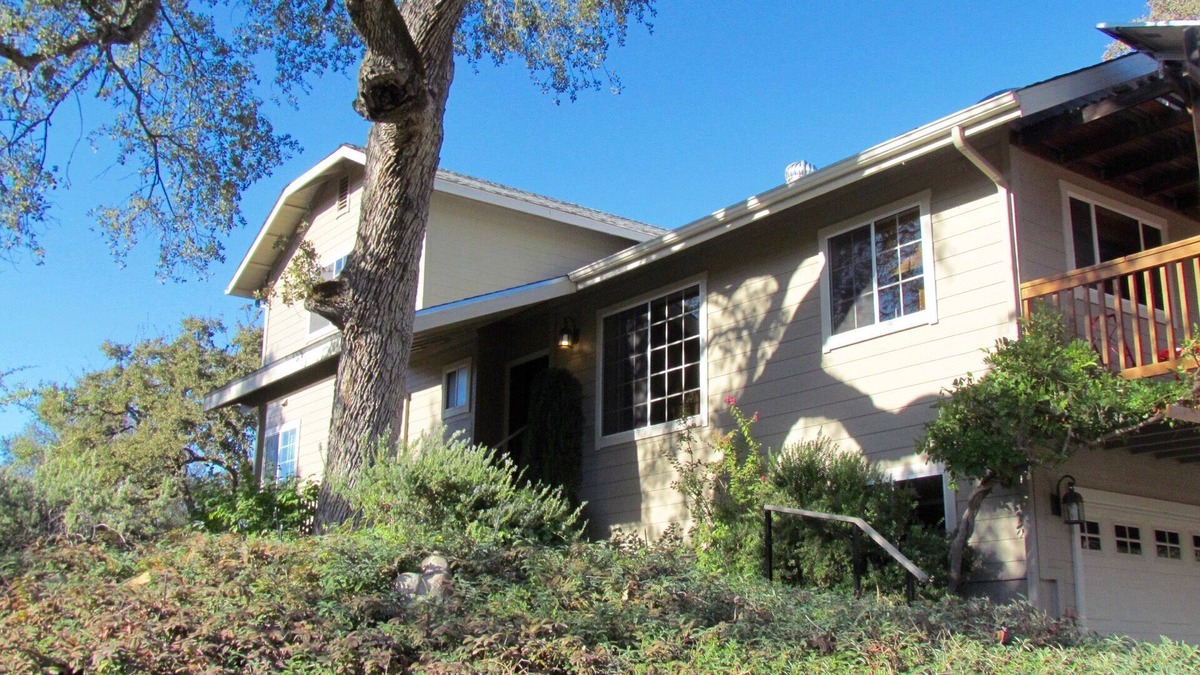 Mariposa House | COZY OAKS ~ A Perfect Family Retreat