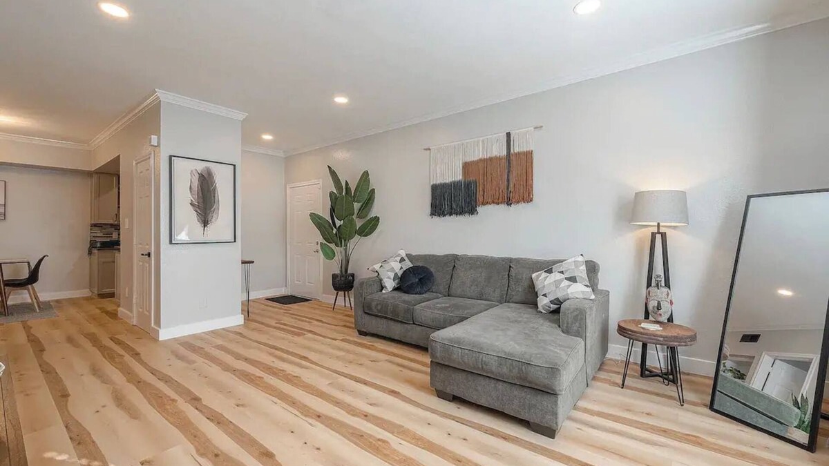South Central Houston Condo | Cozy Oasis Apt - In Med Center & NRG