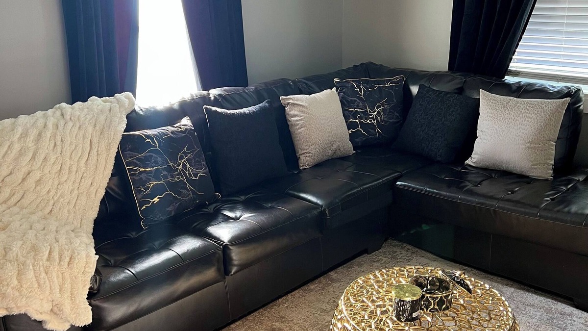 Westwood House | Cozy Oasis – Stylish, Spacious 4-Bedroom with Private Parking Lot