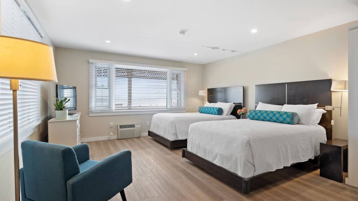 Falmouth Heights Hotel | Cozy Oceanfront Room | 2 Beds + Kitchenette