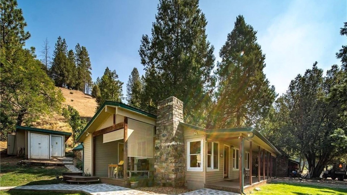 Coulterville Cabin | Cozy Off-Grid Cabin, private 300-acres retreat