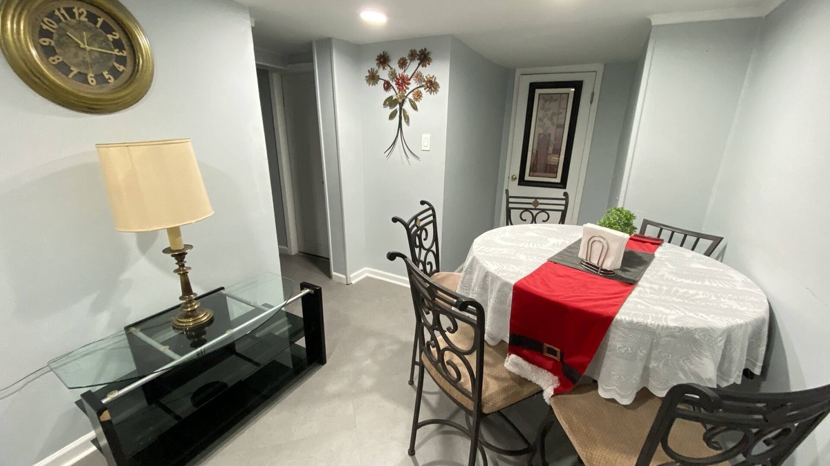North Bergen Apartment | Cozy One Bedroom apt Close2all fun, 20minutes 2 NY, 7mins. Via NY WaterwayFerry.