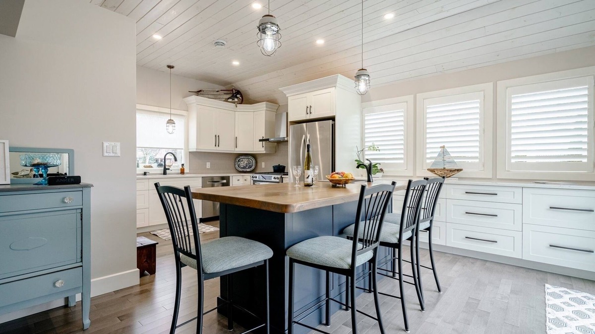 Wheatley Bed & Breakfast | Cozy, one level lake property Bed and Breakfast on the shores of Lake Erie
