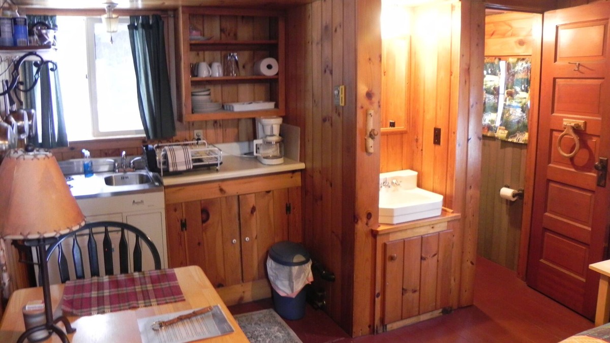 Lake Placid Cabin | Cozy one room cabin with kitchenette