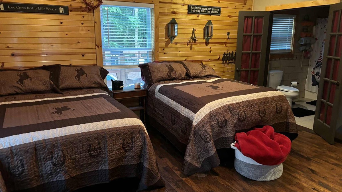 Saint Francis Apartment | Cozy Outlaw studio room with heated pool AC in charming New Hope