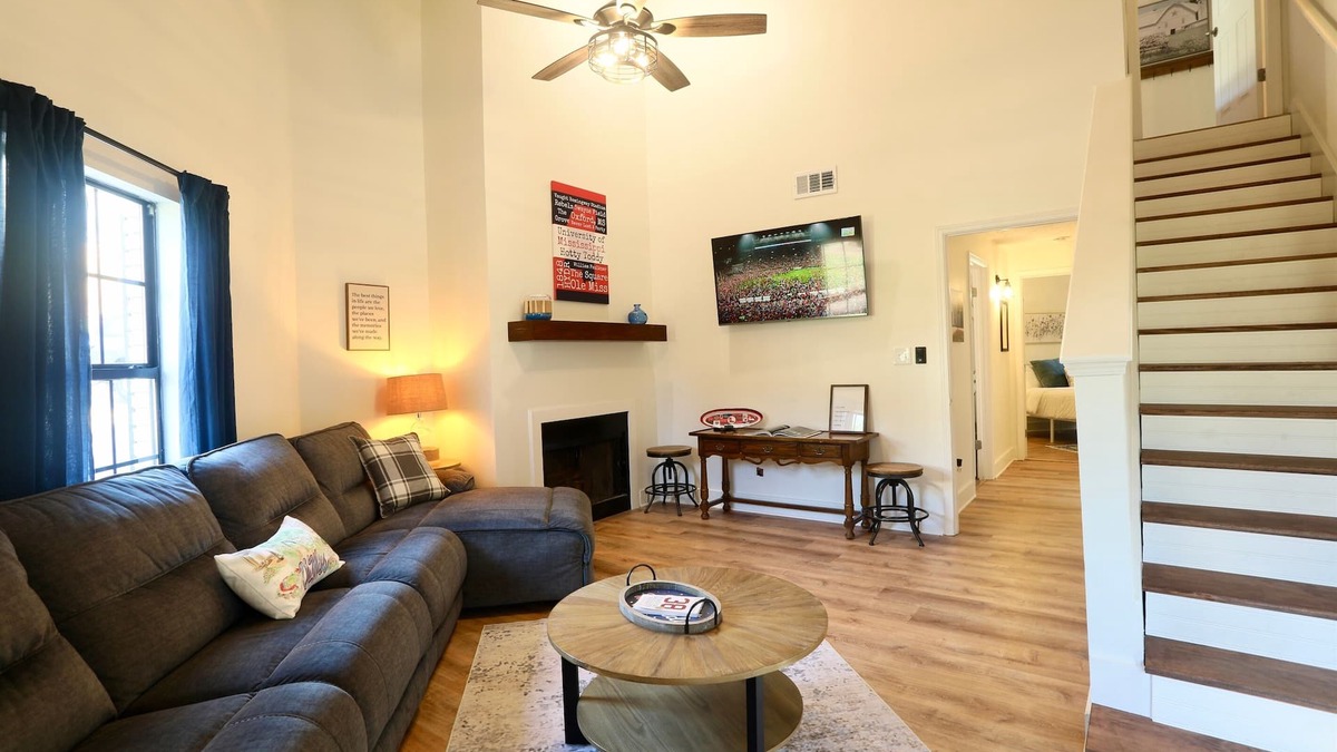 Oxford Cottage | Cozy Oxford Cottage - Close to mTrade Park and OM Golf Course!