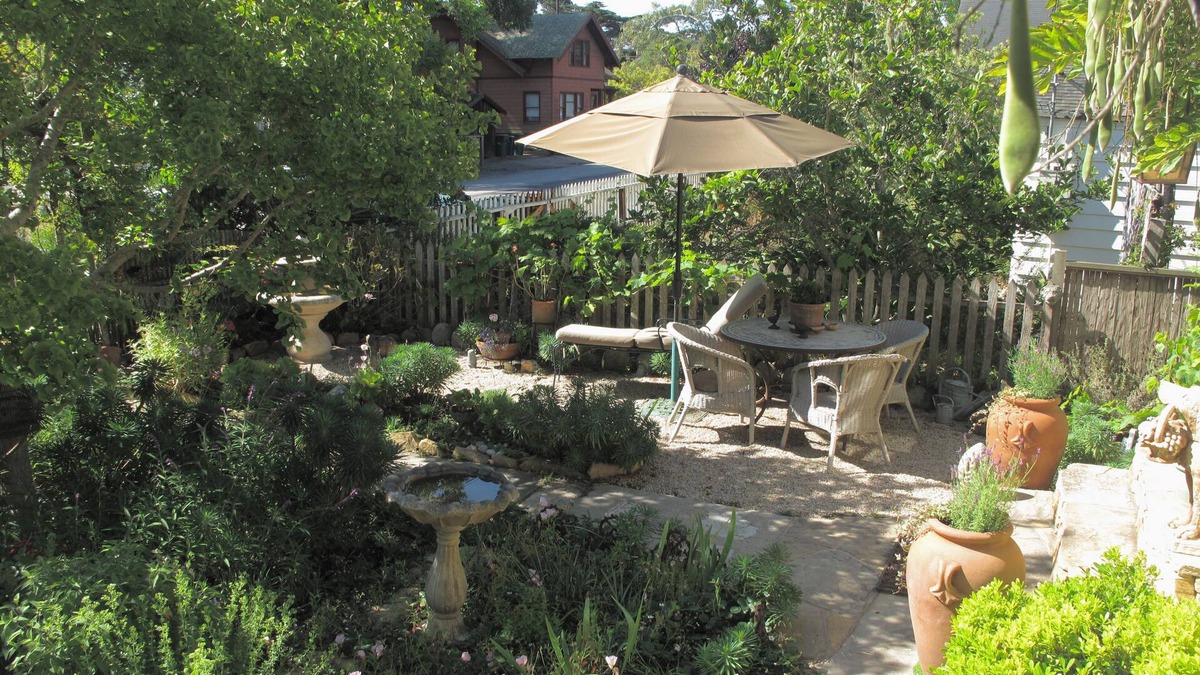 Pacific Grove Cottage | Cozy Pacific Grove Cottage - Walking Distance To Everything 0170