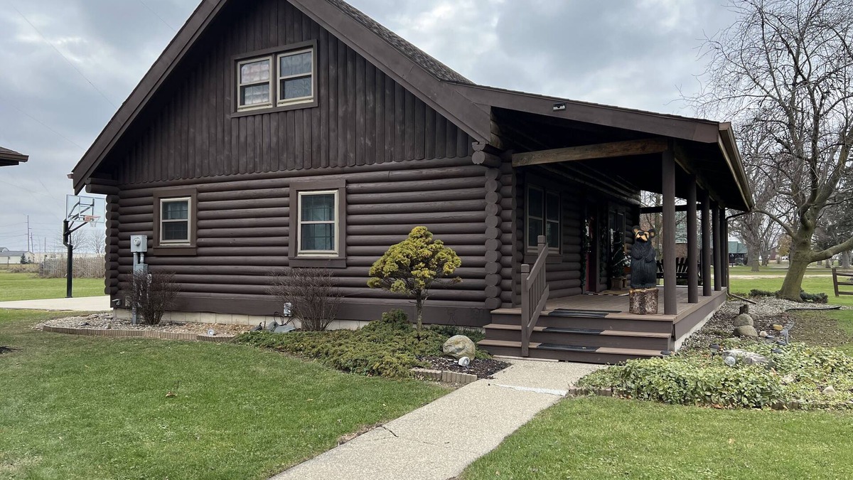 Stony Ridge Cabin | Cozy Perrysburg Cabins - Modern 2 Bedroom with Large Loft & Sleep#Bed!