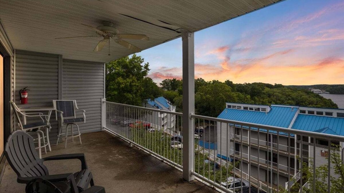 Osage Beach Condo | Cozy Pet-Friendly Condo w/Pool