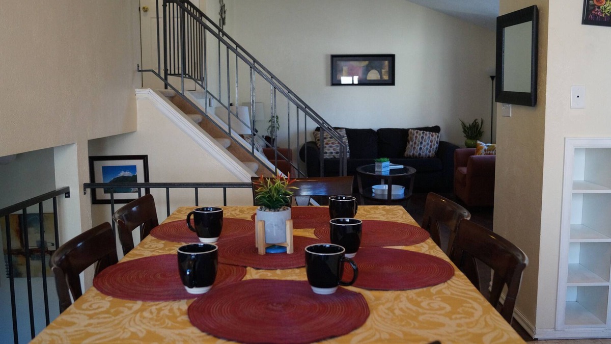 Longmont House | Cozy, pet friendly, home. Great location for walks, food, Boulder, Lyons & RMNP