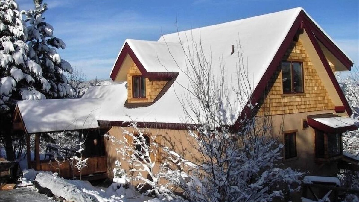Steamboat Springs Ski Chalet | COZY PIVATE Chalet, SPECTACULAR VIEWS 2 DECKS , HOT TUB, WIFI, 2 TVs, Petsnn