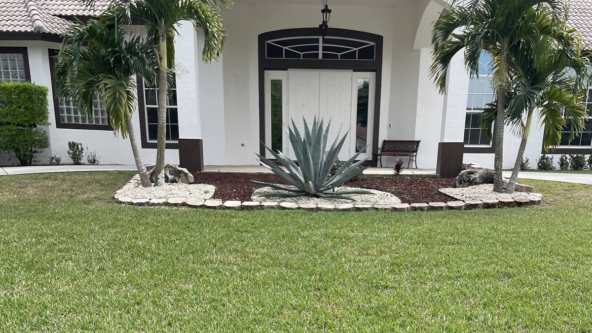 Hunt Club House | Cozy pool house in Loxahatchee.