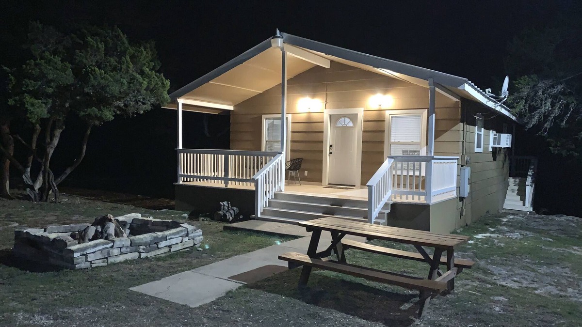 Canyon Lake Cottage | Cozy, private cottage in the Hill Country (sleeps 6)