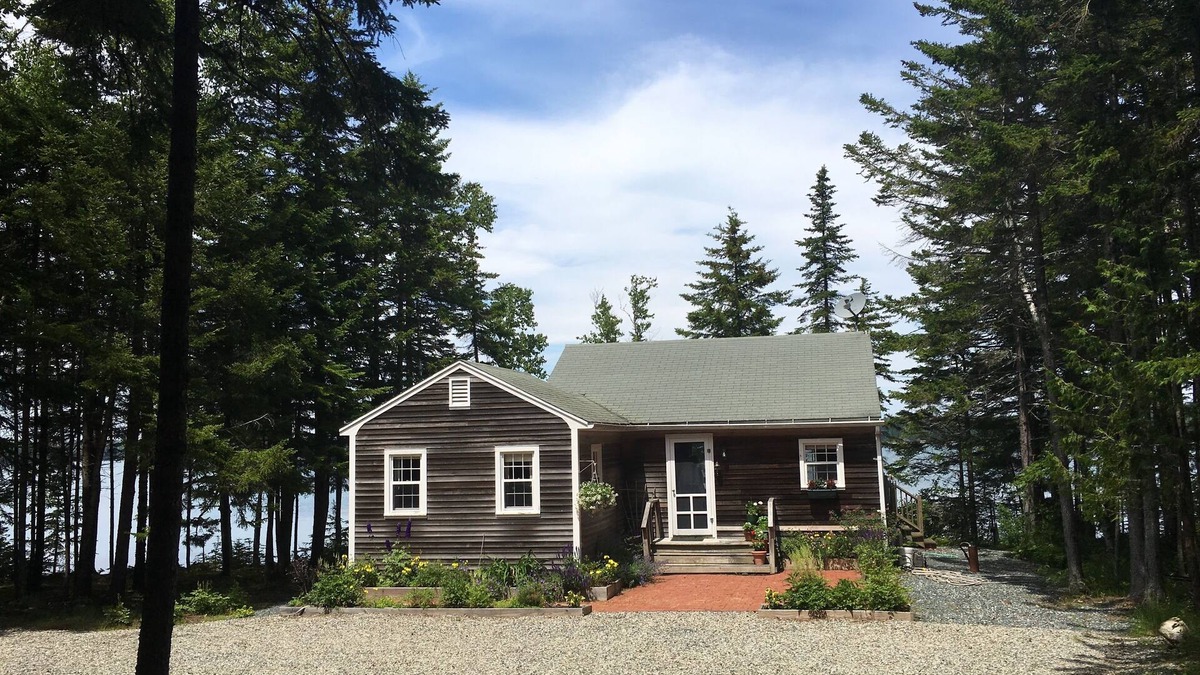 Brooklin Cottage | Cozy, private cottage on the water.