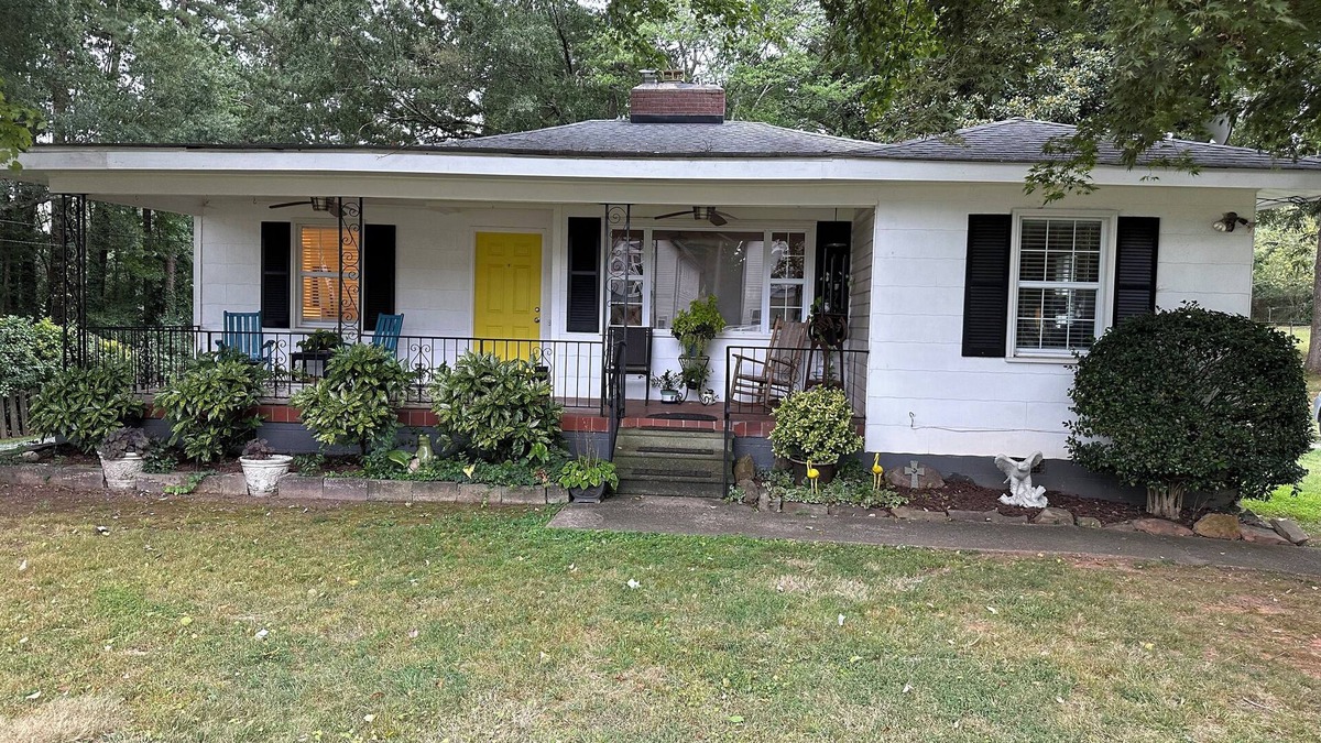 Southwest Raleigh House | Cozy private efficiency located near downtown Raleigh, PNC Arena, NCSU, RTP, RDU