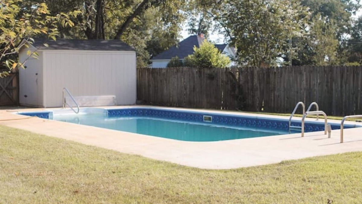 Warner Robins House | Cozy & Private home w/in-ground pool
