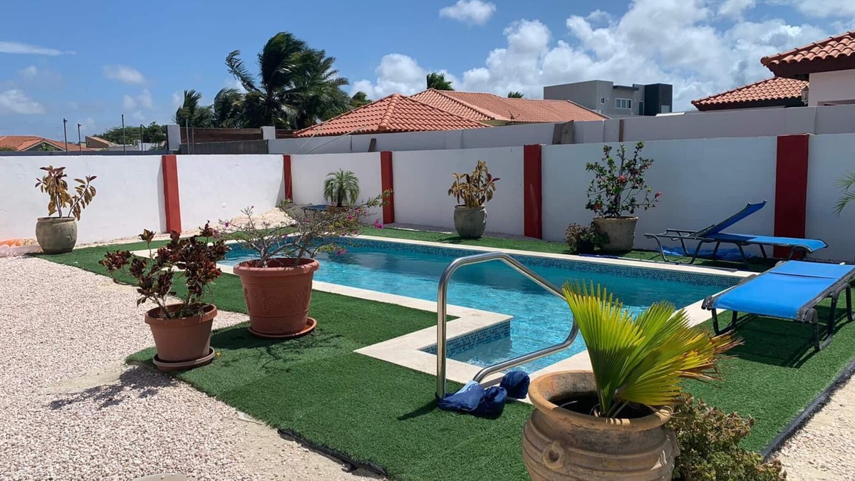 Washington House | Cozy Private House near Palm Beach and High Rise Hotel Area