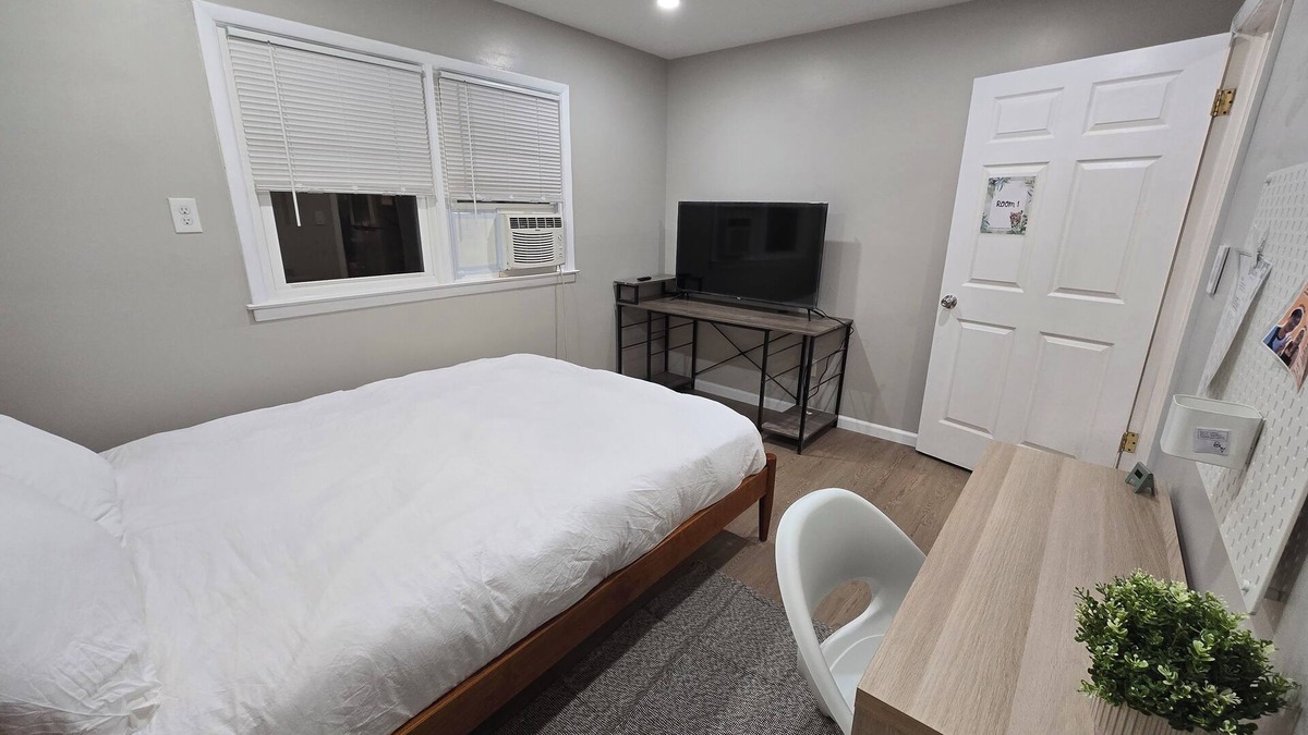 Jersey City Apartment | Cozy Private Room 1 in Modern Shared Apartment - 8 Minute Walk to Path NYC Train