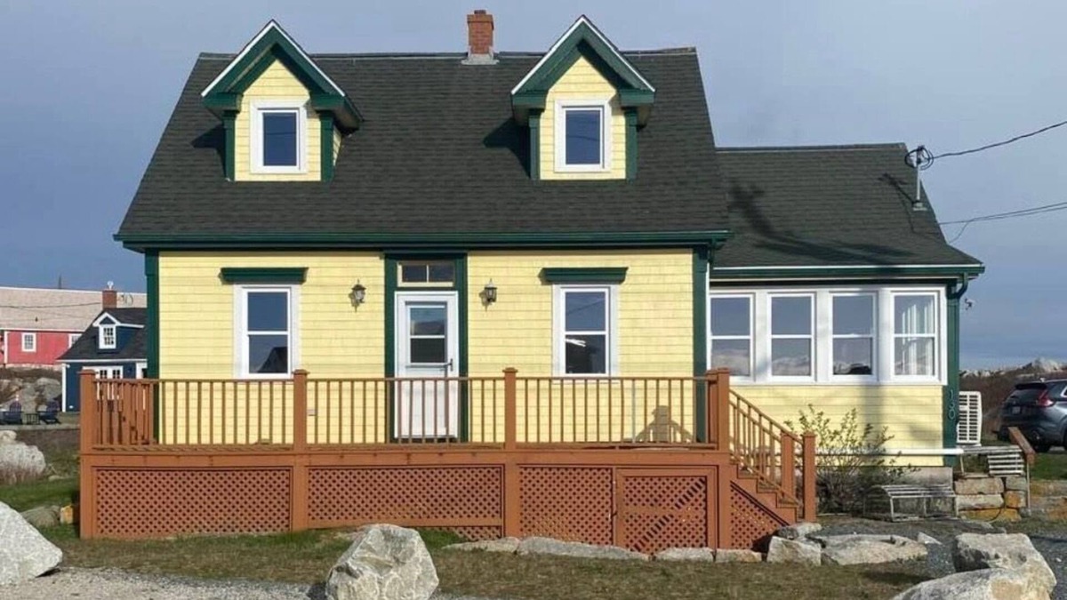 Peggy's Cove Bed & Breakfast | Cozy Private Room at Meg Inn Peggys Cove