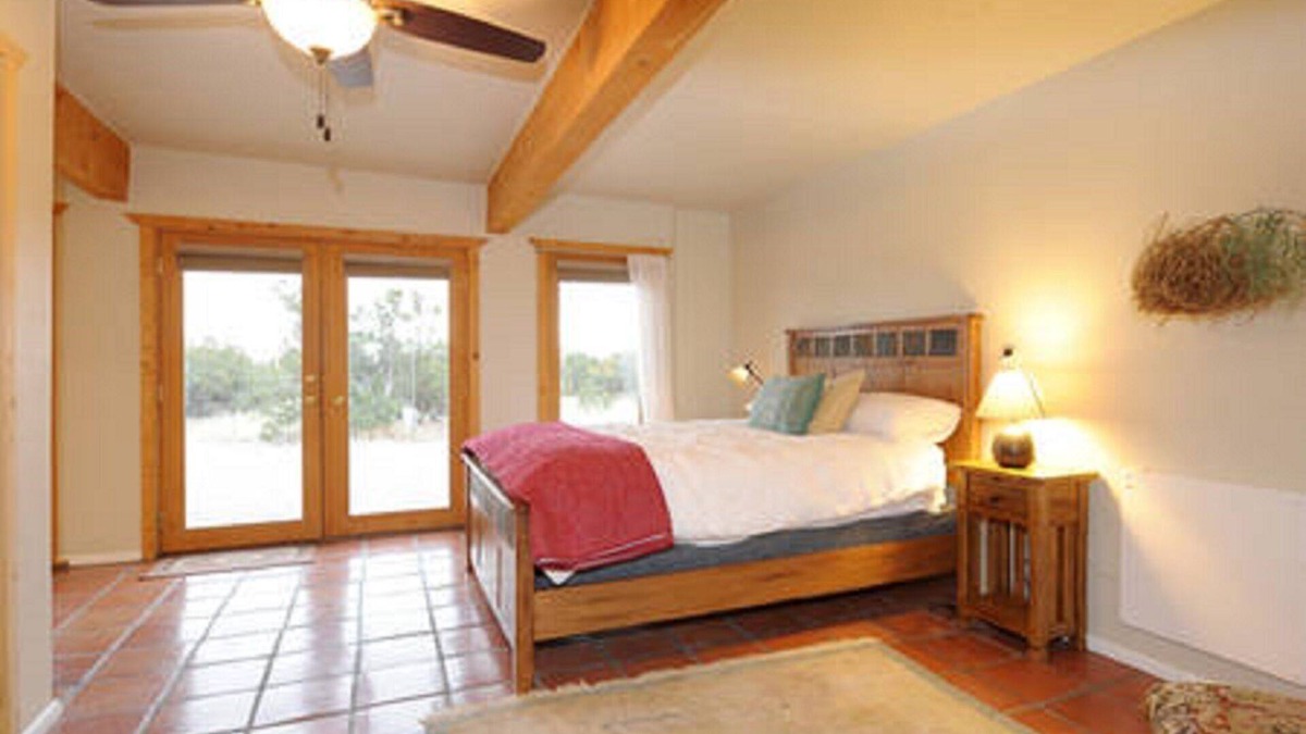 Eldorado at Santa Fe House | Cozy Private Studio with Big Skies and Junipers