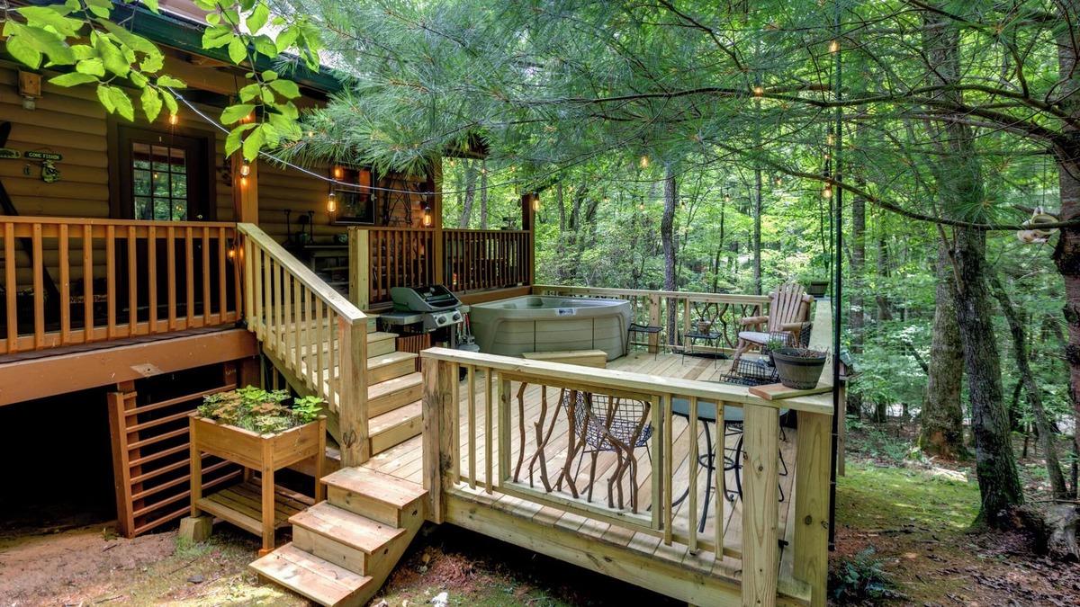 Otto Cabin | Cozy, private, tranquil mountain getaway in Otto NC near babbling creek.