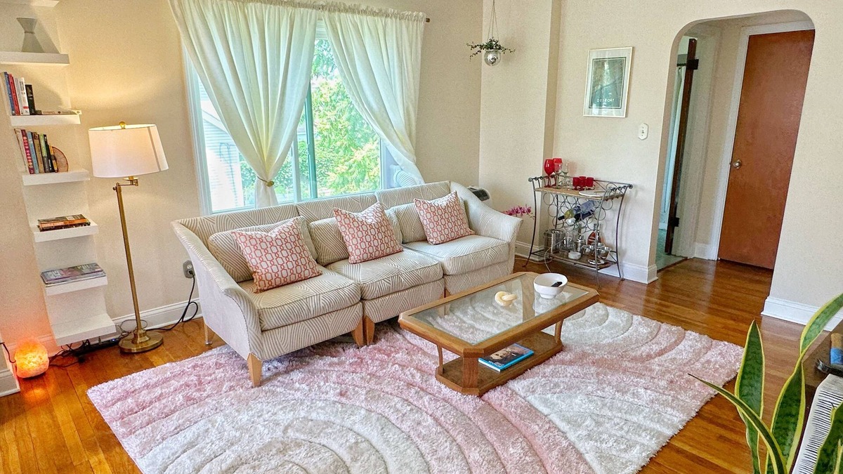 Grosse Pointe House | Cozy, Private-Entry Loft Located within Walking Distance to Everything!