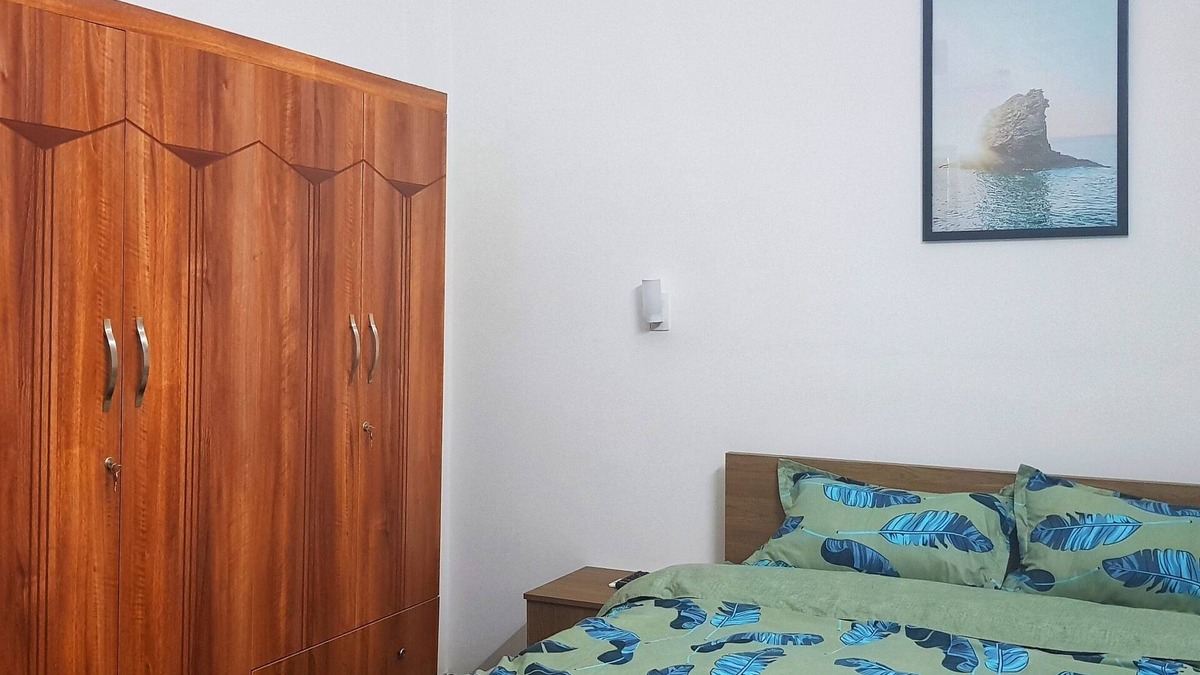 Hai Chau House | Cozy Queen Bedroom & Balcony in friendly Homestay Linterna