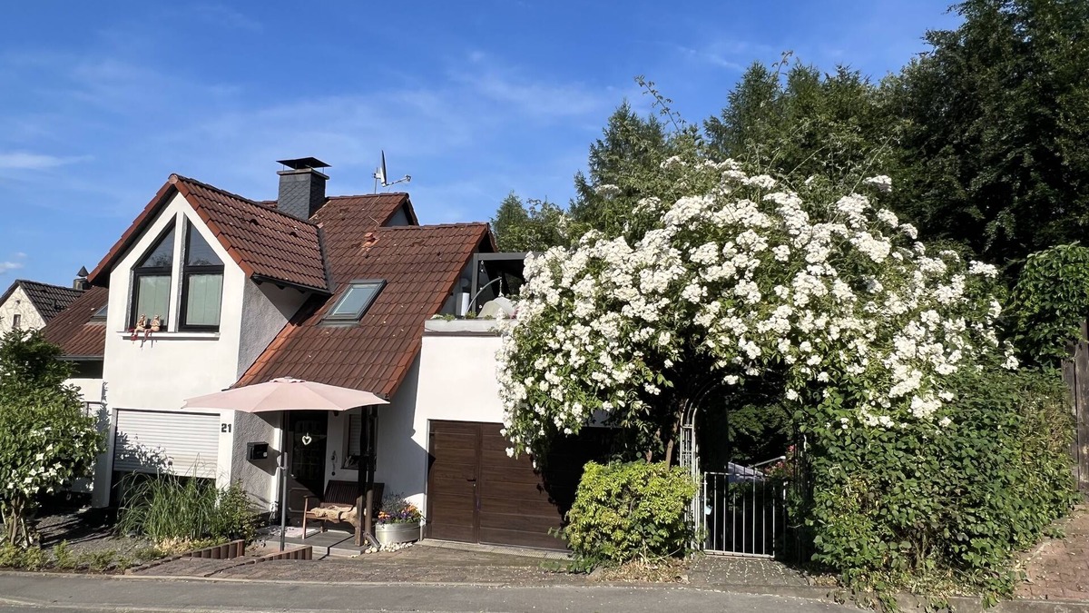 Hattingen Condo | Cozy, quiet apartment 72 sqm with carport in direct forest location near Ruhrradweg.