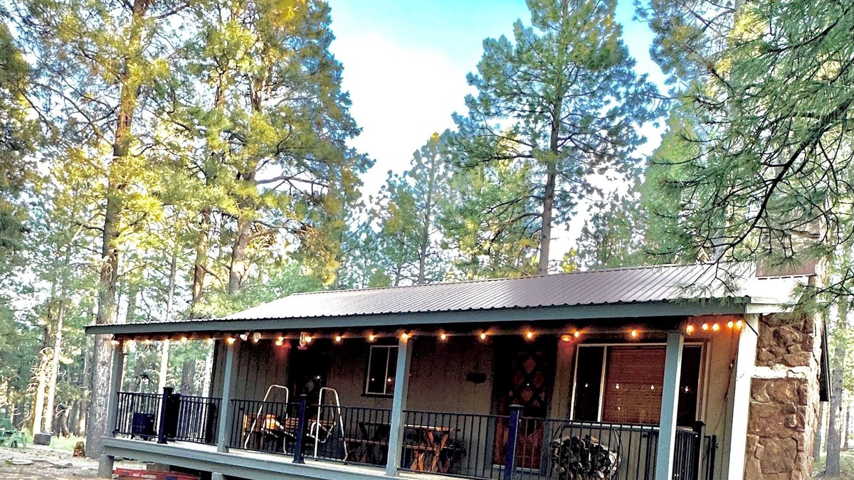 Heber Cabin | Cozy, quiet picturesque cabin in the pines & perfect escape from the heat!