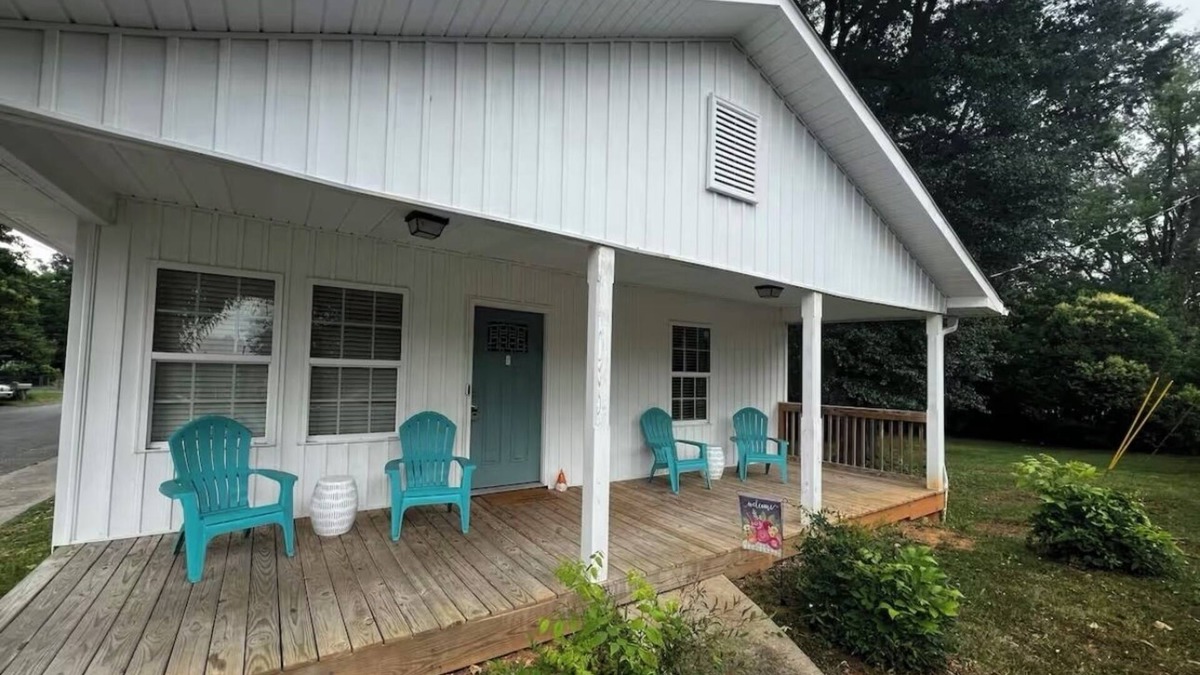 North Belmont House | Cozy, Quiet & Private 3 BR Home! 15 Min to CLT Airport!