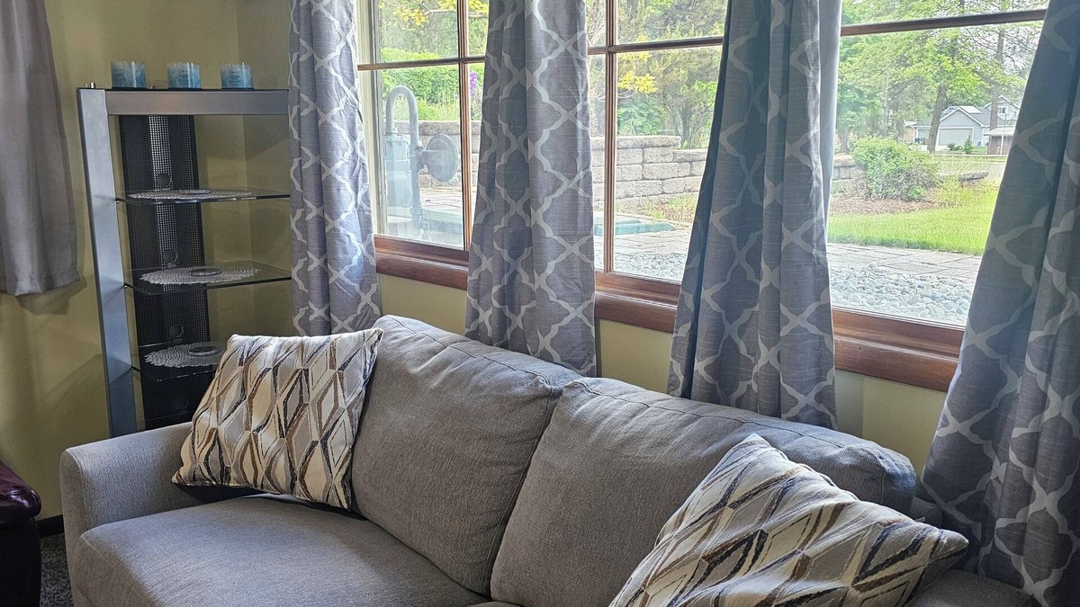 West Spokane House | Cozy quiet Spokane home 5 minutes from downtown, across from Beautiful park