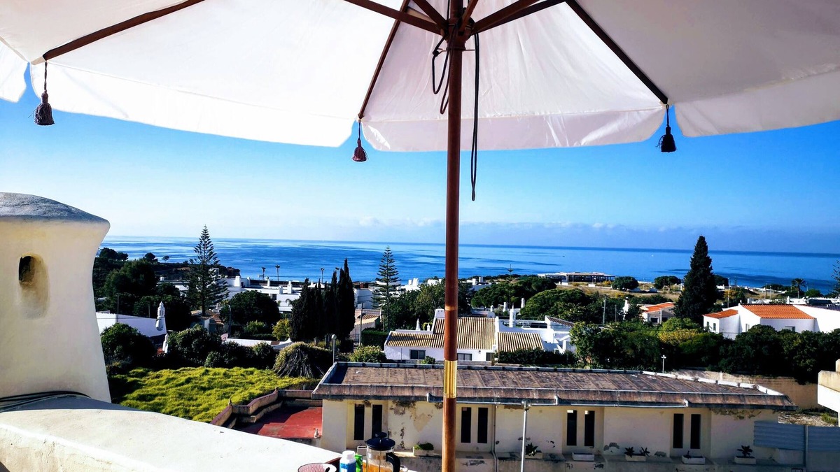 Vale de Covo Apartment | cozy, quiet, sunny apartment. Common terrace with sea view.