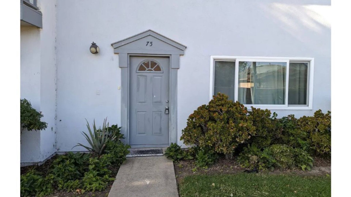 Tustin House | Cozy & Quiet Townhome | Central OC | Holiday Home