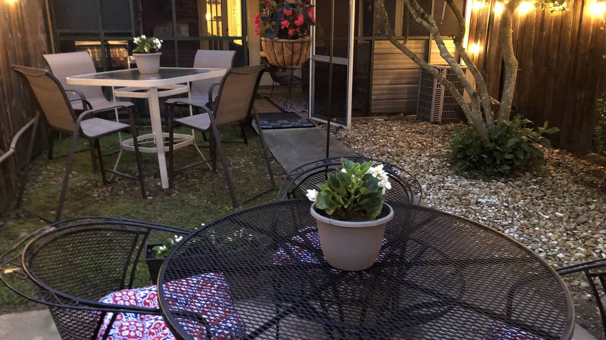 Oxford House | Cozy Rebel Townhouse 3rd night free