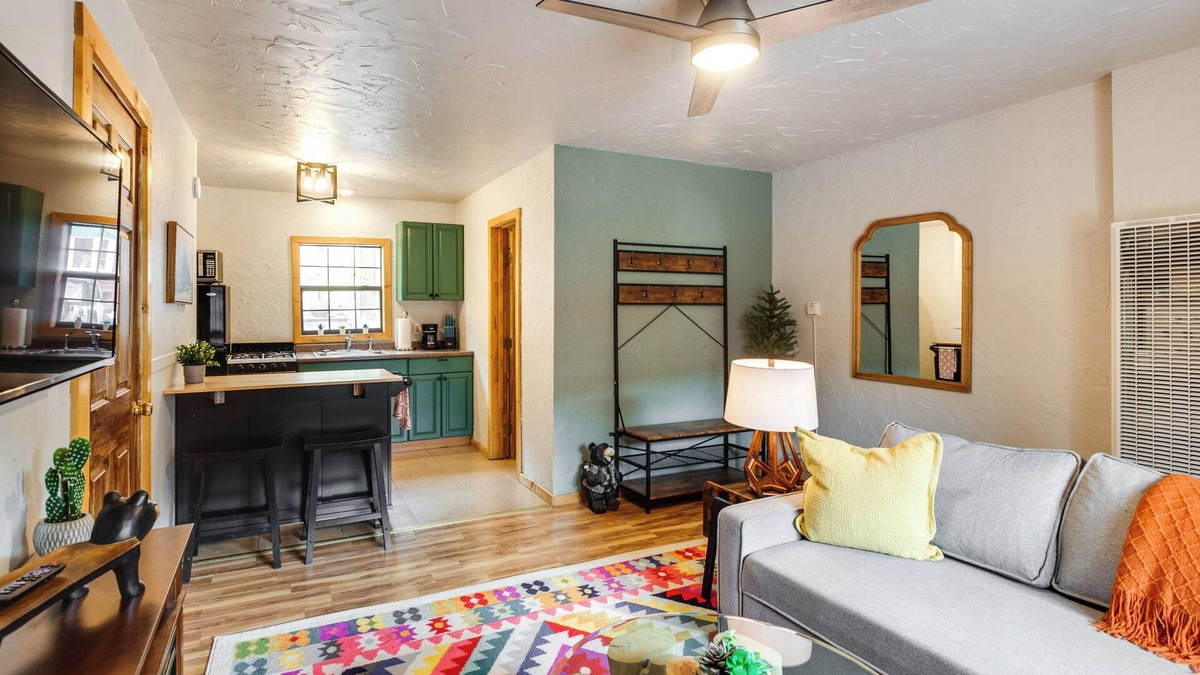 Red River House | Cozy Red River Getaway - Walk to Main Street