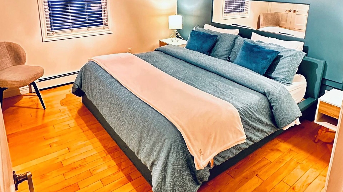 Terra Nova Apartment | Cozy, Relaxing, Center City Retreat with Private Rooftop Deck!