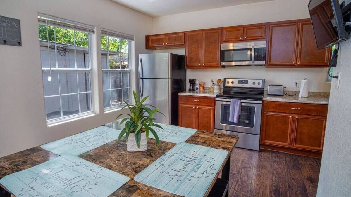 Arena District House | Cozy Remodeled 2BR/2BA Near Downtown Sleeps 8
