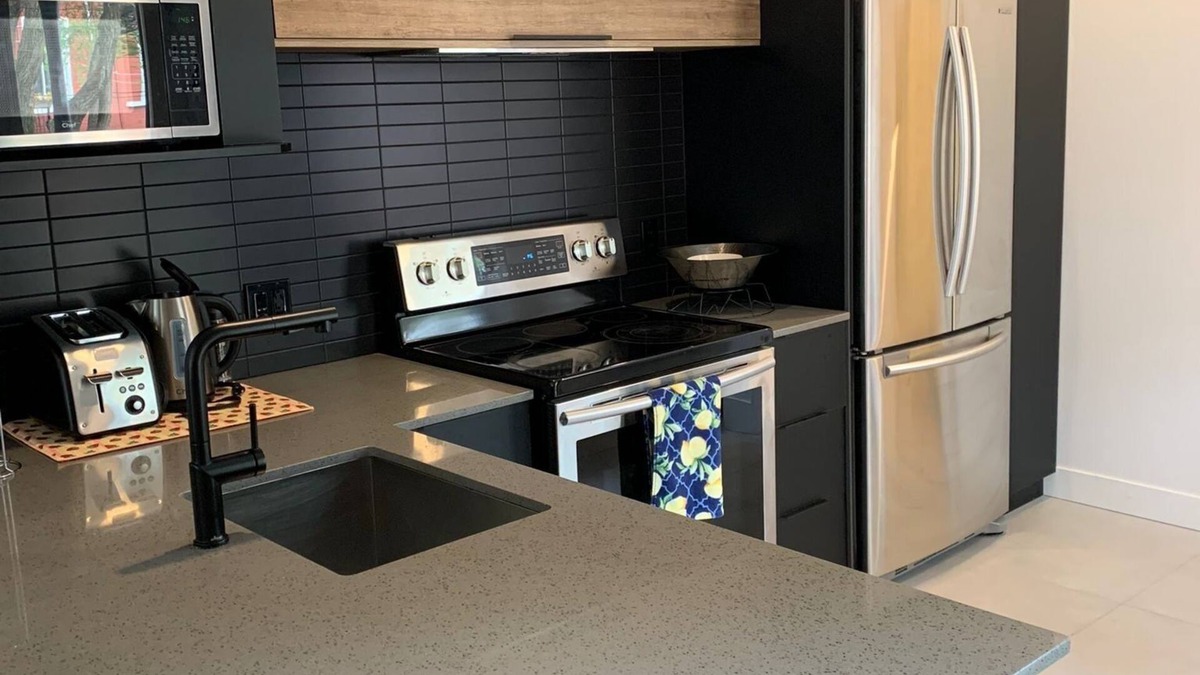 Maisonneuve Apartment | Cozy renovated apartment near downtown with parking