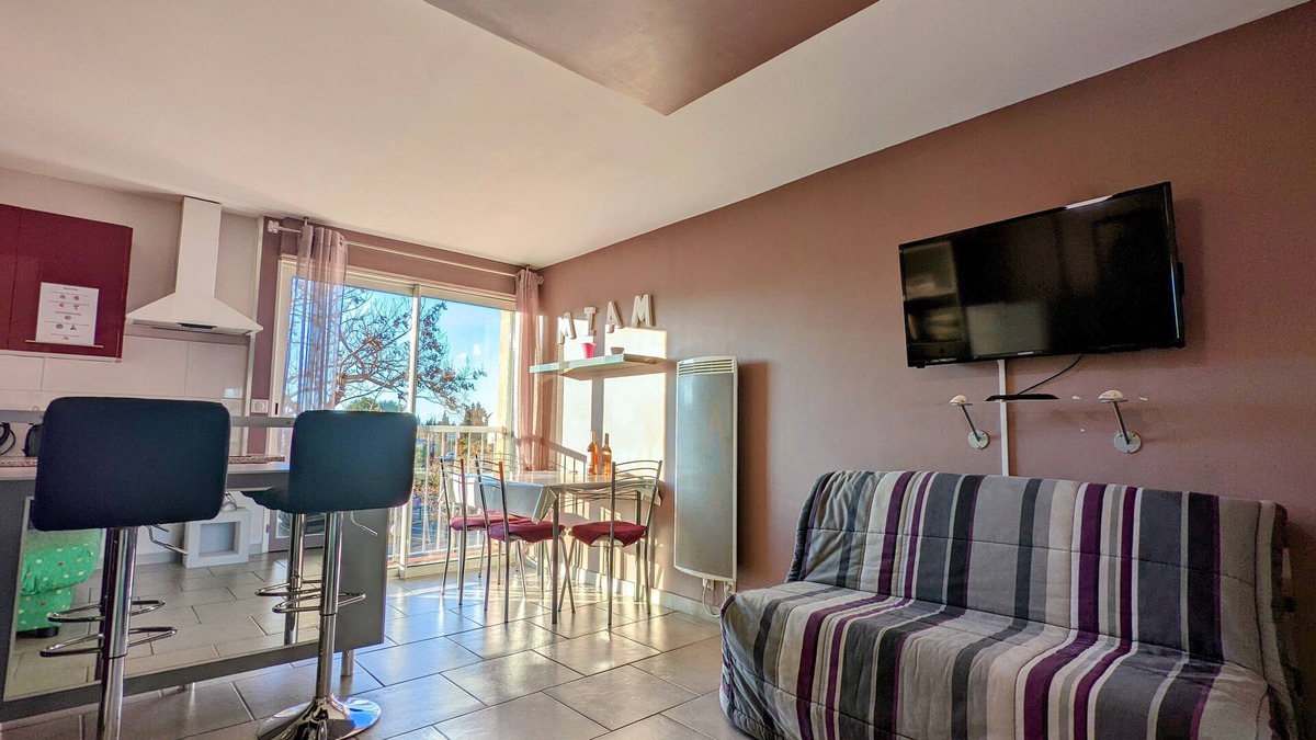 Cap d'Agde Apartment | Cozy renovated apartment with parking near port/beach, cleaning included