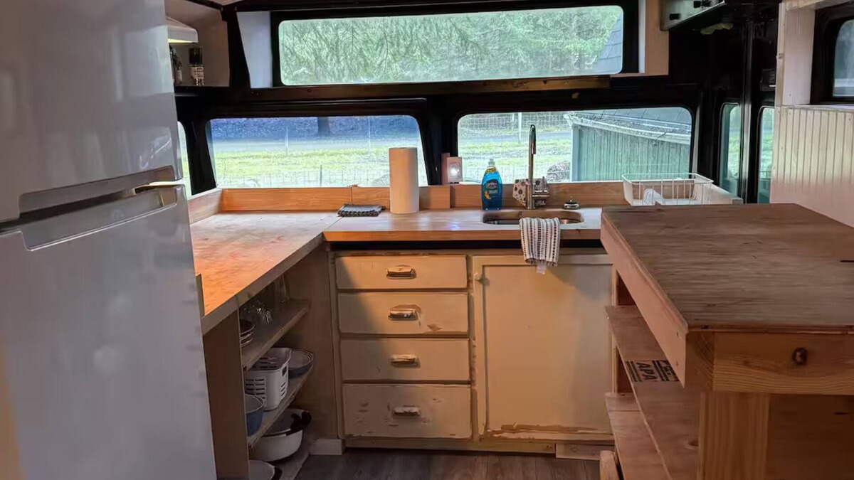 Vashon Island House | Cozy Renovated Bus