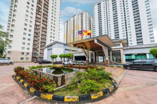 Seri Kembangan Apartment | Cozy Resort-Feel 3Bedroom-BBQ, Pool, Netflix 10pax