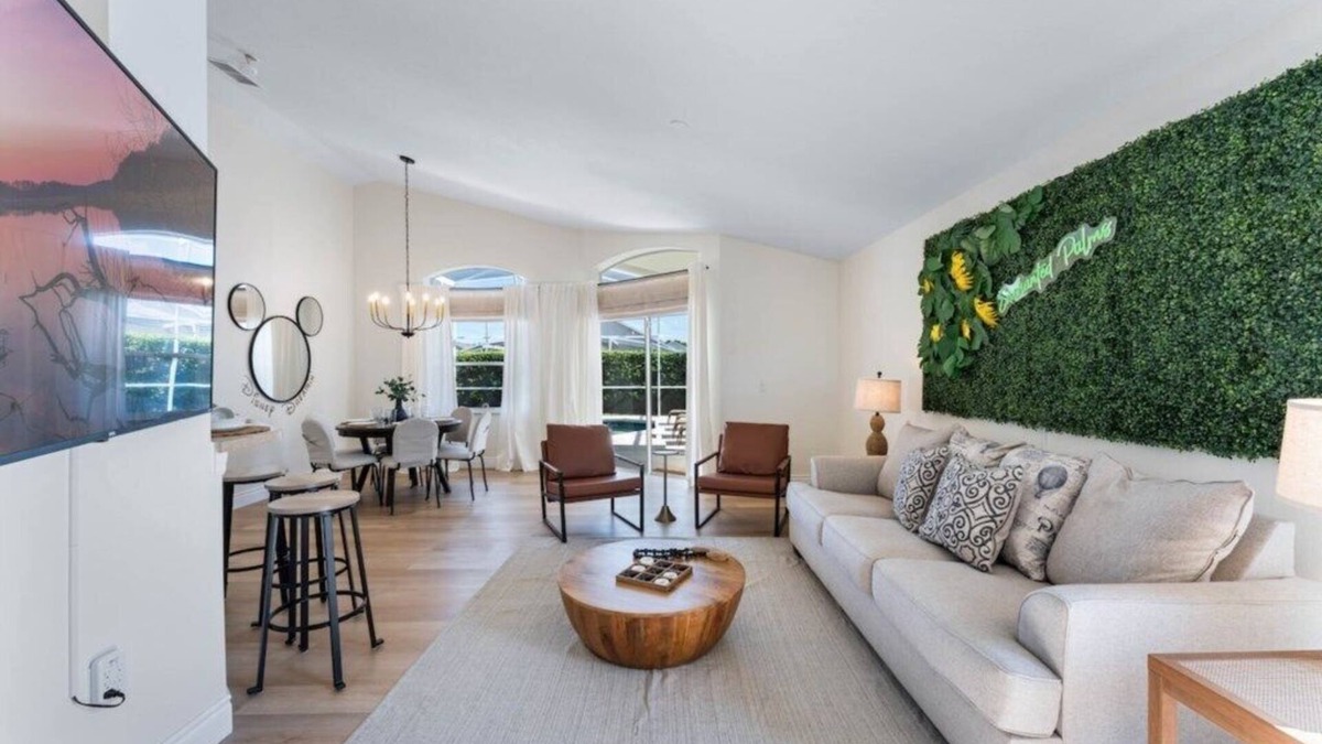 Westbury House | Cozy retreat 4BR private pool near Disney and Lego