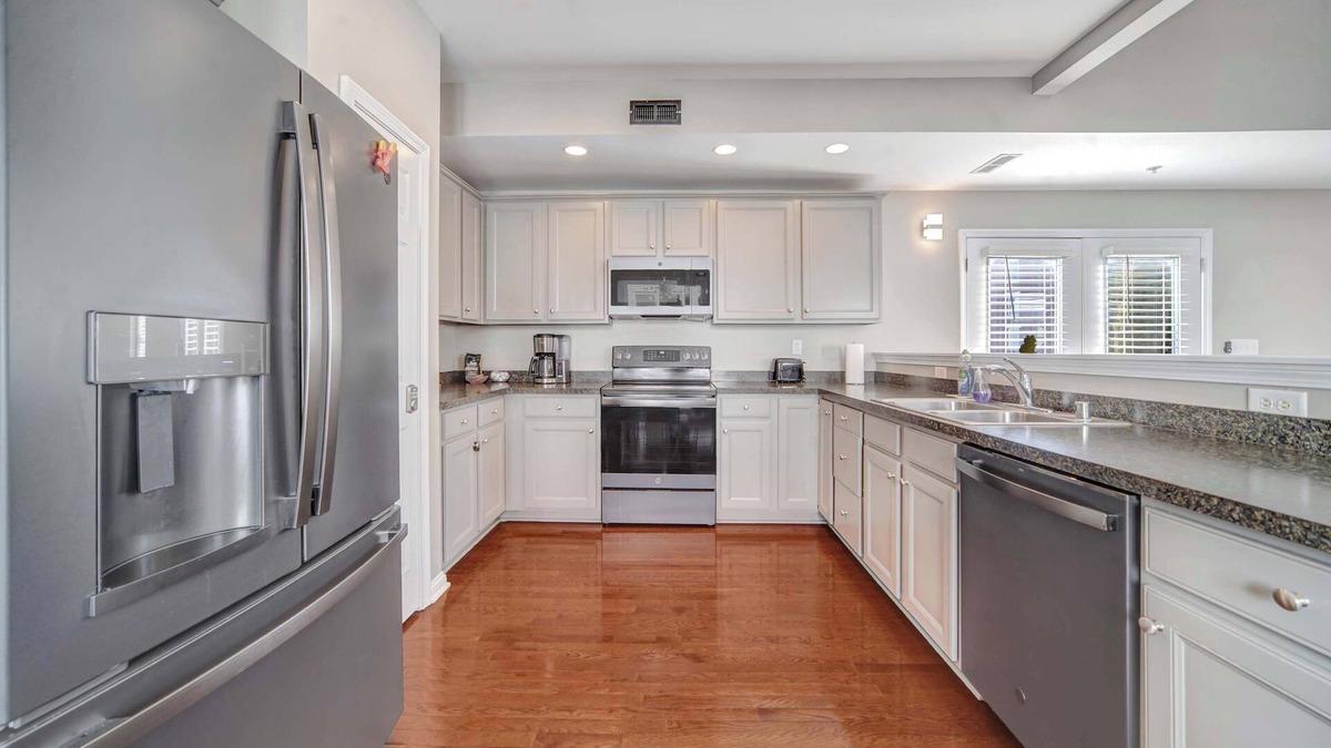 Prospect House | Cozy Retreat in Norton Commons, Walk to Everything